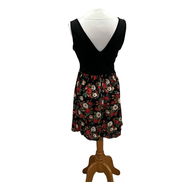 Vibe Sportswear Dress - Picture 4 of 6